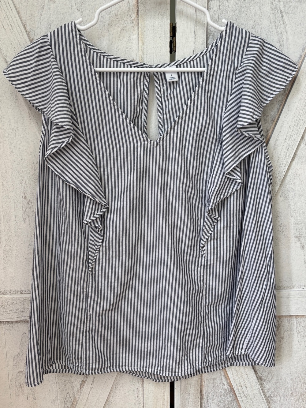 Old Navy Pinstripe Ruffle Top Women’s Large White Blue Cotton Coastal